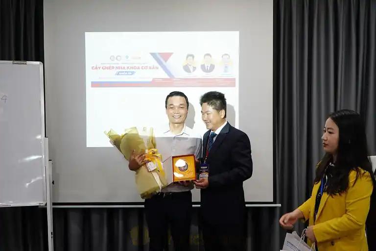 Hình ảnh nguyen-huu-nam-bac-si-nha-khoa-4
