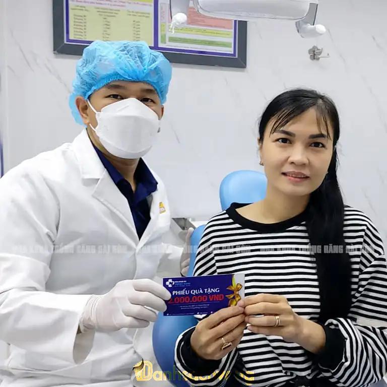 Hình ảnh cang-hong-thai-bac-si-nha-khoa-4