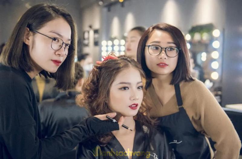 Hình ảnh dia-chi-day-nghe-makeup-trang-diem-tai-ha-noi 1
