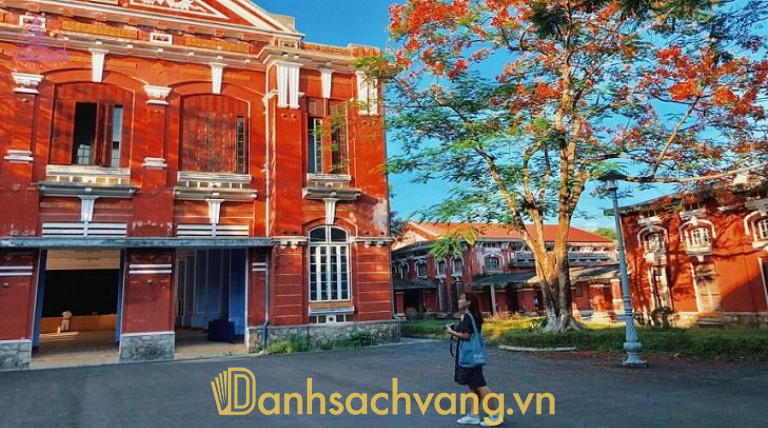 Hóa thân thành nhiếp ảnh gia chụp ảnh trường học