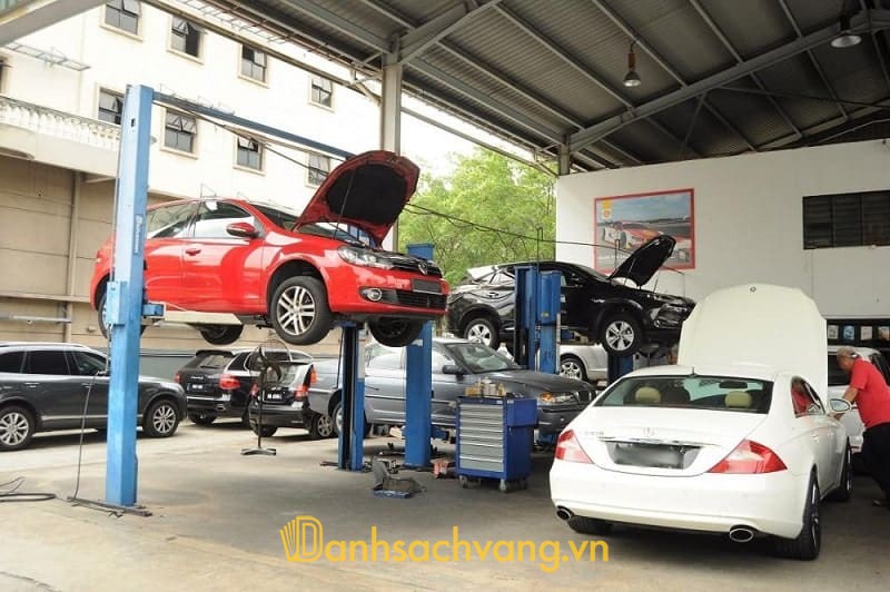 Garage Ô Tô Việt Bắc trên đường Quang Trung, Hạc Thành