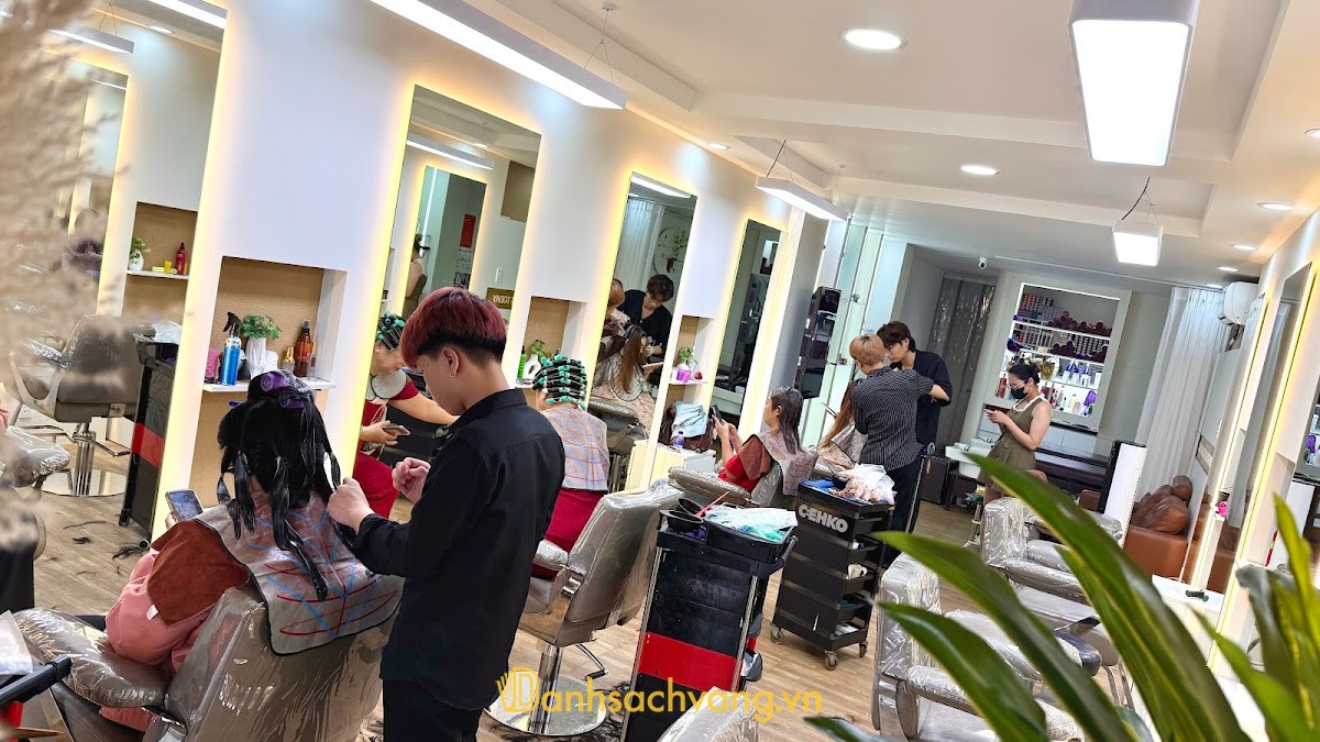 Salon Qhair Nơ Trang Long