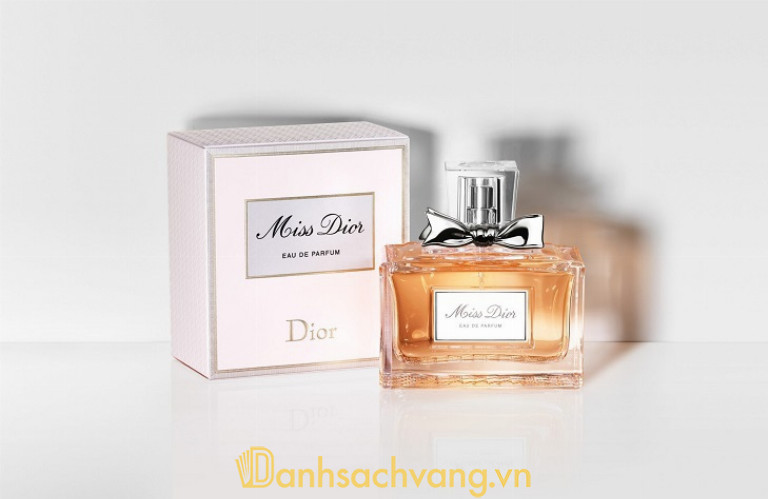 Quà valentine trắng là nước hoa chắc chắn sẽ khiến nàng cảm động