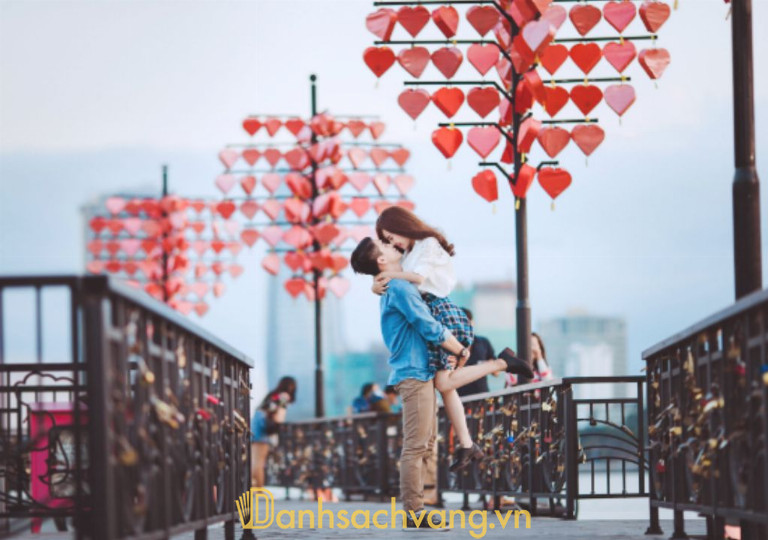 checkin Cầu Tình Yêu Đà Nẵng