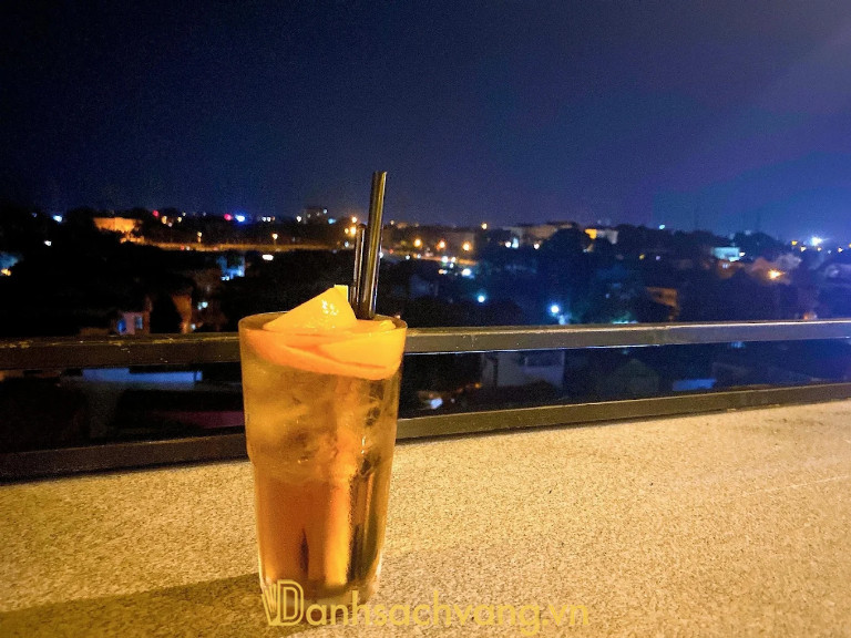 Quán có rất nhiều view check in đẹp vào buổi chiều, tối
