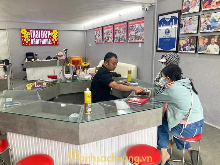 TRAI ĐẸP bán iPhone – 72 Nguyễn Huệ