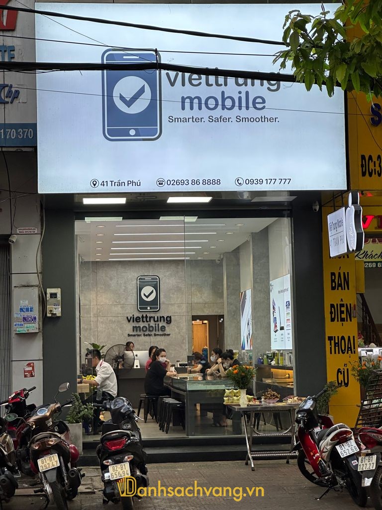 Cửa hàng iPhone Việt Trung ở Gia Lai
