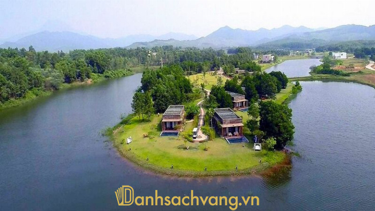 Khuôn viên rộng lớn trong Đầm Vạc