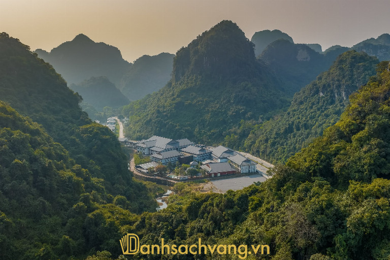 Khu nghỉ dưỡng suối khoáng nóng Hilton Quang Hanh – Tổ 5, khu 9B, Quang Hanh