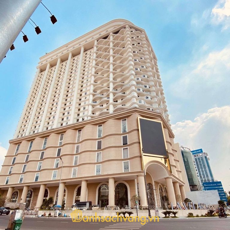 La Vela Saigon khách sạn có hồ bơi vô cực tại TPHCM