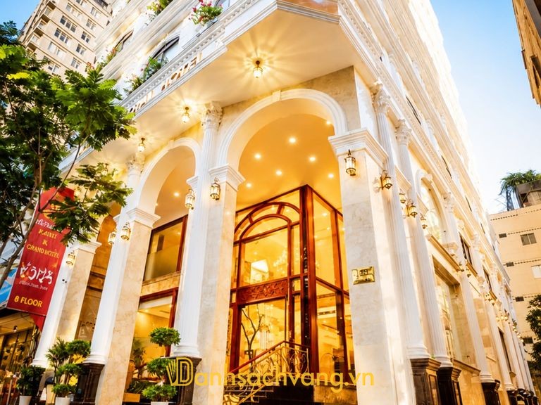 Happy Life Grand Hotel Sky Bar tại trung tâm TPHCM