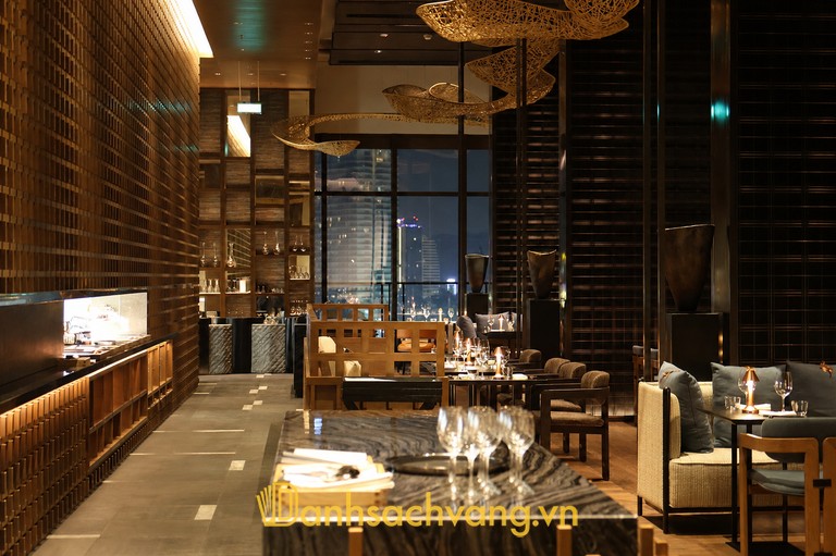 Roku Dining Room & Star Bar - nhà hàng Nhật tại Quảng Ninh