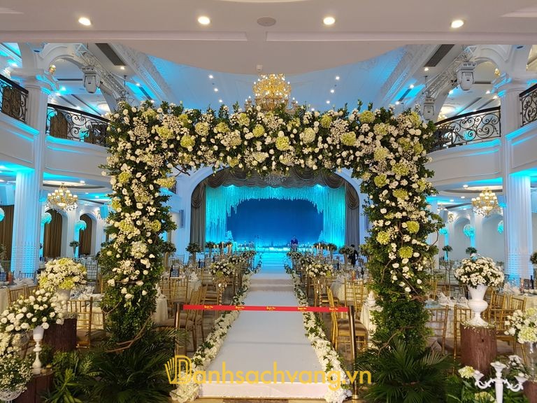 Queen Bee Luxury - không gian nhà hàng tiệc cưới tại Hà Nội