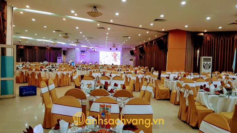 Cung Lễ Hội Restaurant - nhà hàng tiệc cưới ở Nghệ An với không gian thoáng đãng