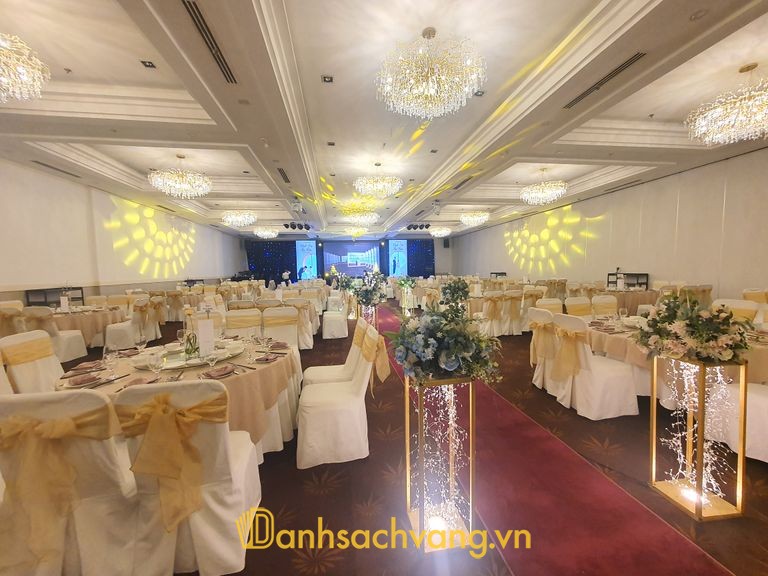 Riverside Palace Bến Vân Đồn - trung tâm hội nghị tiệc cưới tại TPHCM