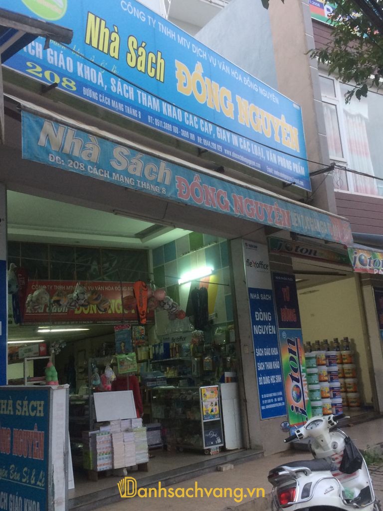 Nhà sách Đông Nguyên ở 208 Cách Mạng Tháng 8