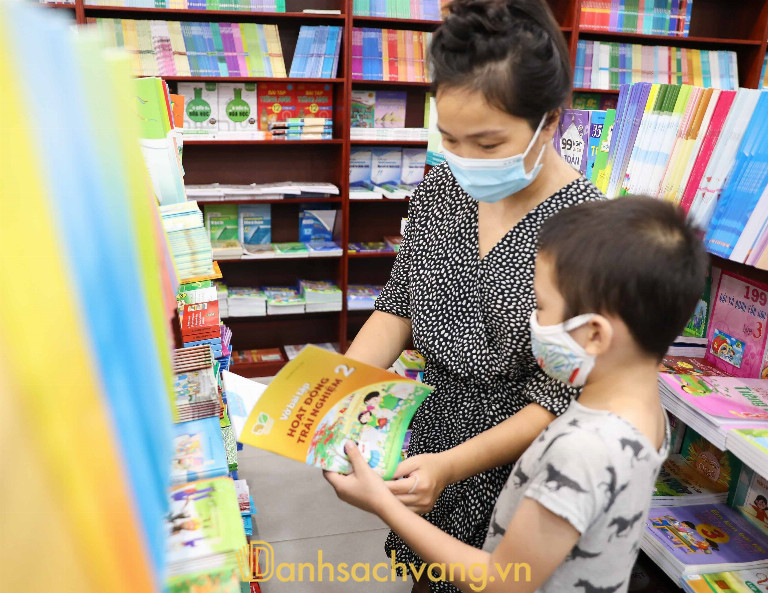 Nhà Sách Nam Hòa tại 76 Bãi Sậy Hưng Yên