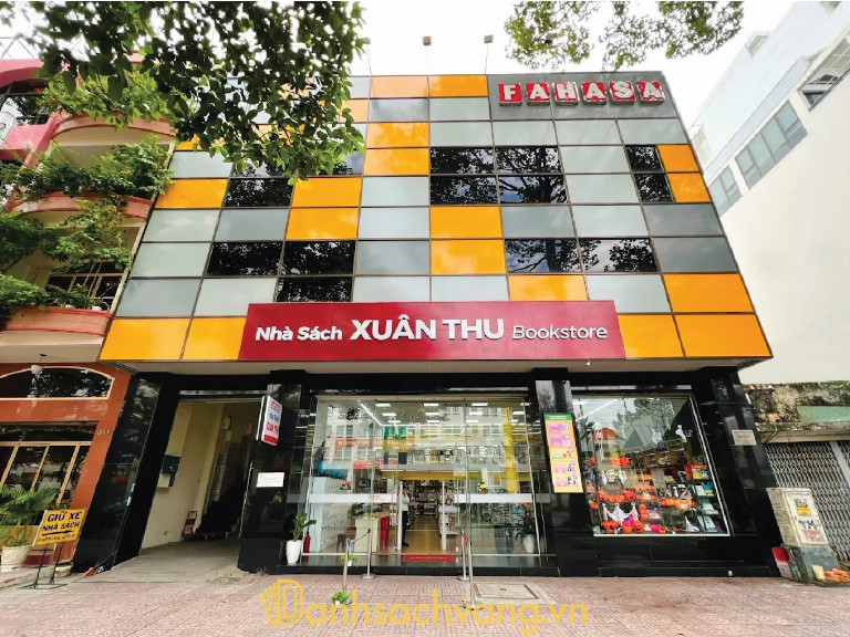 Nhà sách Xuân Thu trên đường Trần Hưng Đạo TPHCM