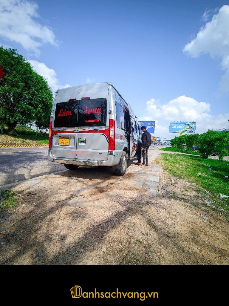 Xe ghế ngồi 16 chỗ Lâm Sang phục vụ hành khách Quy Nhơn đi Phú Yên