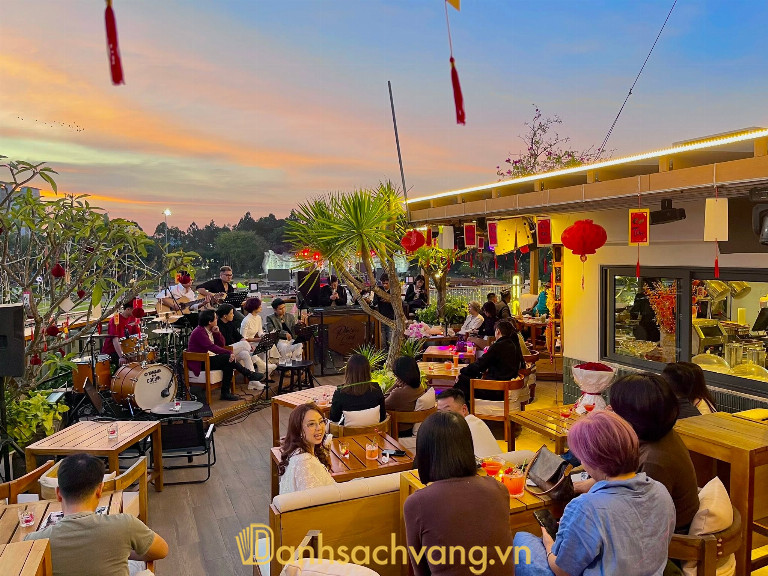 Pleiku Chill Rooftop Bar – 108 Lê Lợi, Phường Pleiku