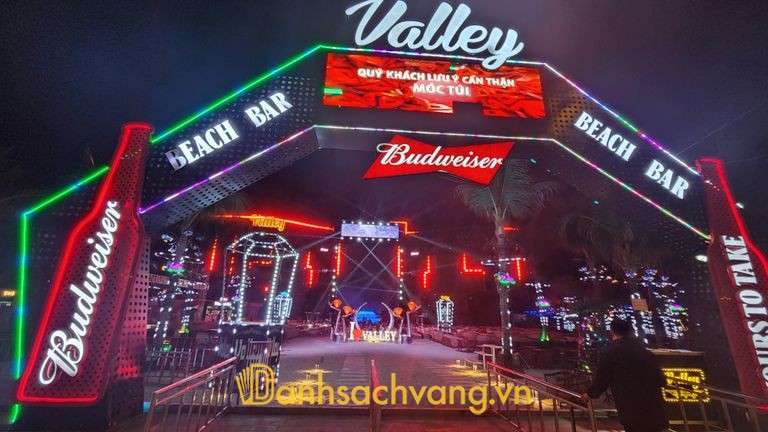VALLEY Beach Club - quán bar biển sôi động tại Quảng Ninh