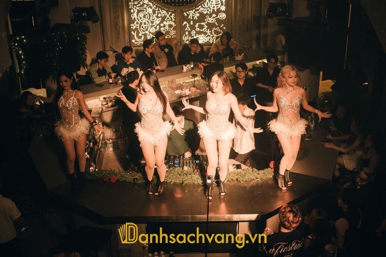 Circle Social Club - quán bar cocktail tại Hồng Gai Quảng Ninh