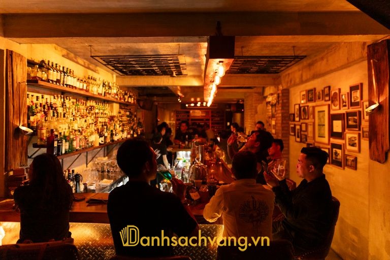 The Alley Cocktail Bar & Kitchen - hidden bar ở TPHCM