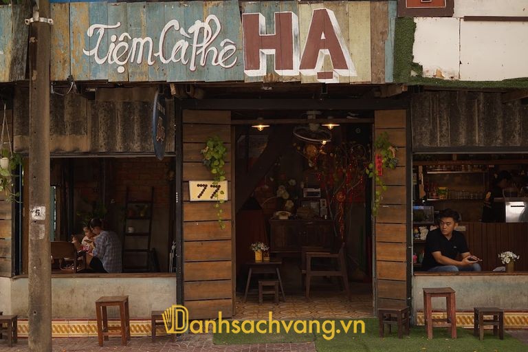 Tiệm cà phê Hạ tại Cà Mau