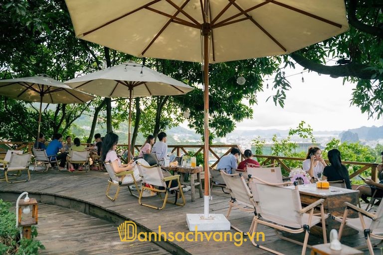 Tiệm Cafe Lưng Chừng Mây - quán cà phê ở Quảng Ninh