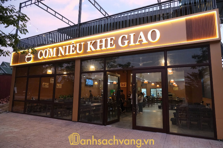 Cơm Niêu Khe Giao – Vòng xuyến Thạch Long, Thạch Hà