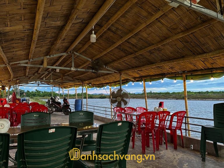 Quán Tùng Hà Đan Hải - quán nhậu giữa không gian đầm nước