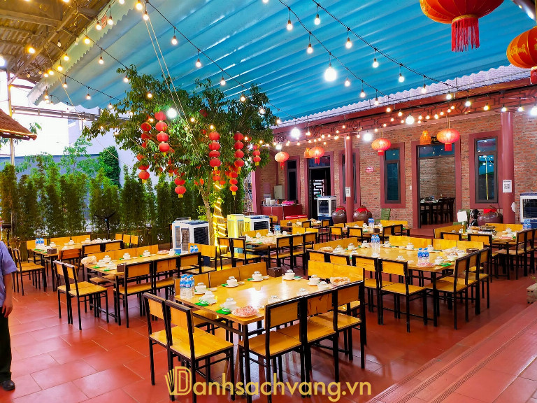 Nhà hàng dê Làng Việt – 17A Bà Triệu, Phường Đông Kinh