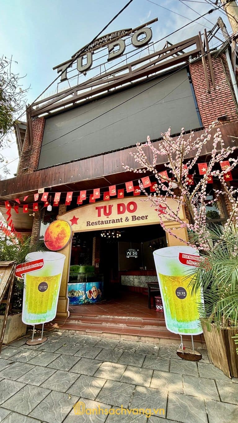 Tự Do Restaurant Beer - quán nhậu ở Lào Cai không gian sân vườn