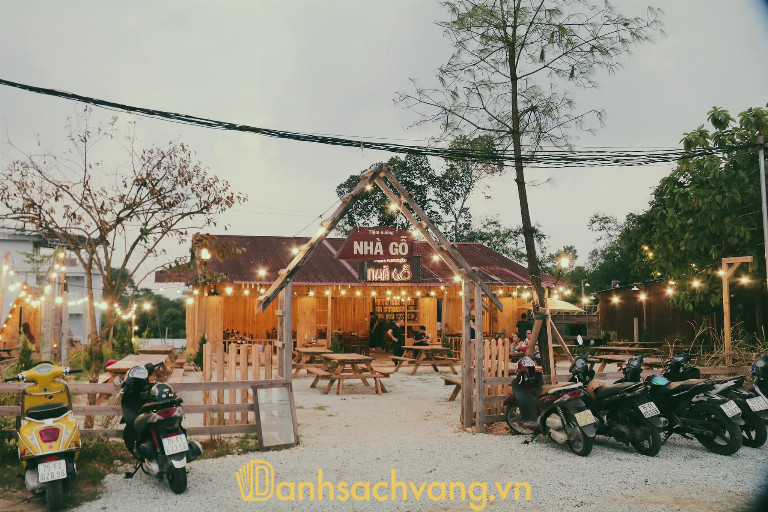 Tiệm Nướng Nhà Gỗ – 81 Huyền Trân Công Chúa, Phường Thủy Xuân