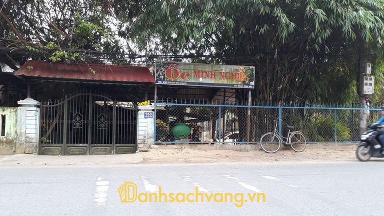 Quán Ốc Minh Nghĩa tại 253 Phan Bội Châu, Huế