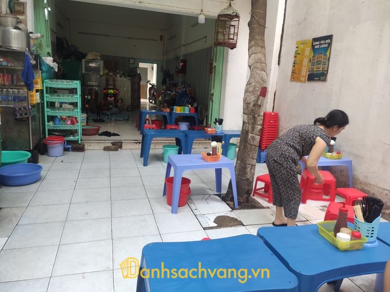 Quán Ốc Hoàng - quán ốc ở TPHCM tại đường Văn Chung