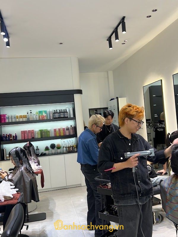 Hiếu Trần Hair Salon - salon nhuộm tóc ở Quảng Ninh
