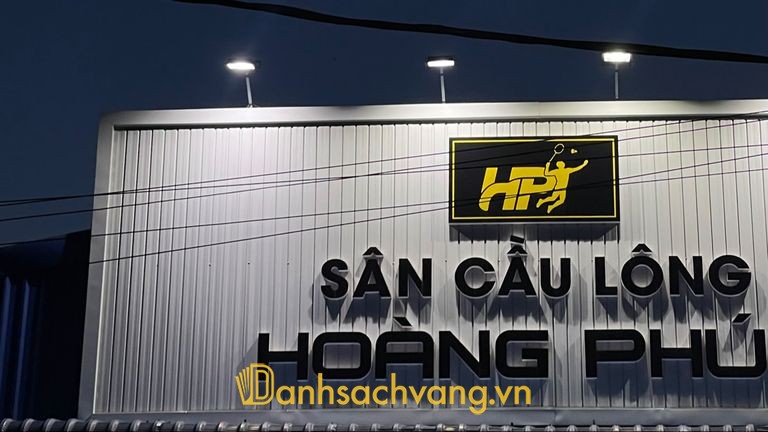 Sân Cầu Lông Hoàng Phúc ở Đồng Nai với không gian thi đấu rộng và hệ thống chiếu sáng
