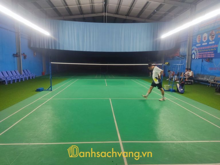 Sân Cầu Lông Minh Lâm tại Trảng Dài Đồng Nai với mặt sân rộng và khu vực thi đấu