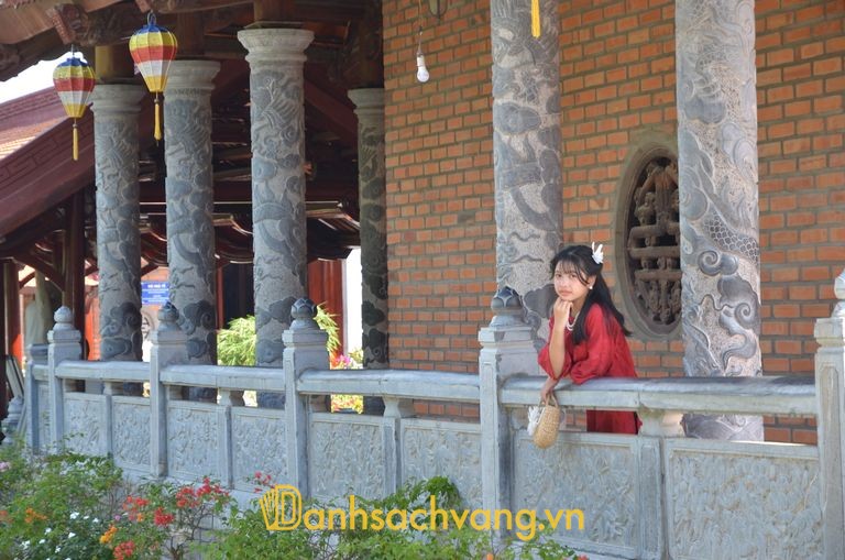 Dịch vụ thuê áo dài áo bà ba chụp ảnh gần Thiền viện Trúc Lâm Phương Nam Cần Thơ
