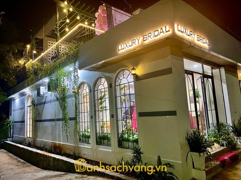 Huyền Trang Wedding Studio - áo dài và trang phục cưới tại Lâm Đồng