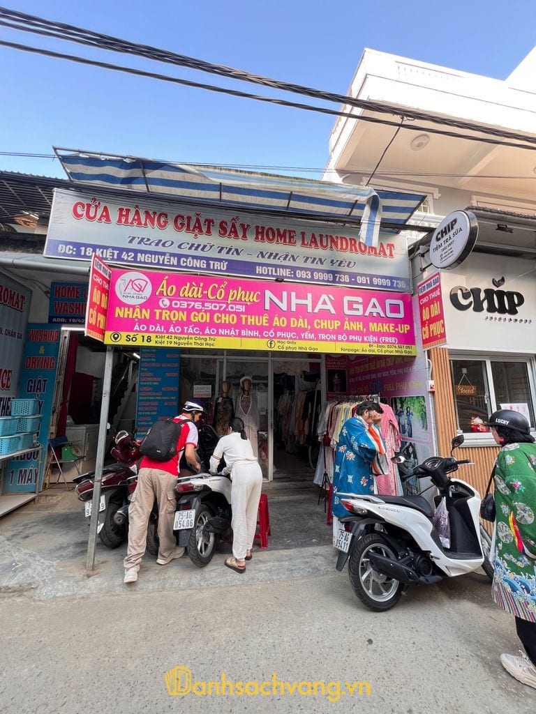 Nhà Gạo - tiệm thuê áo dài và cổ phục ở TP Huế