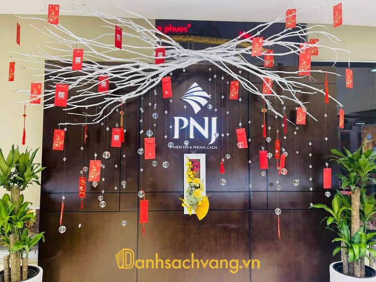 PNJ Nguyễn Văn Trỗi - cửa hàng nhẫn cưới ở TPHCM