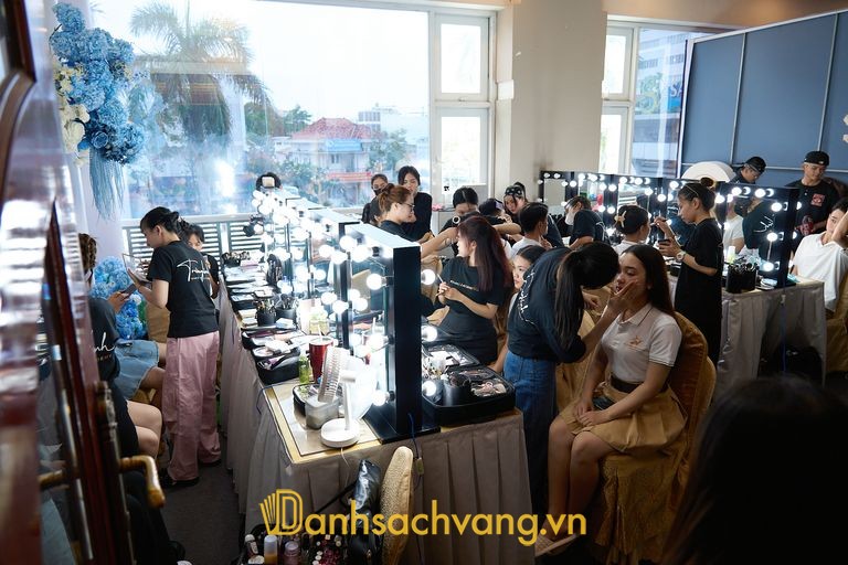 TRƯỜNG LINH MAKEUP STORE - Tiệm trang điểm cô dâu ở Đồng Nai