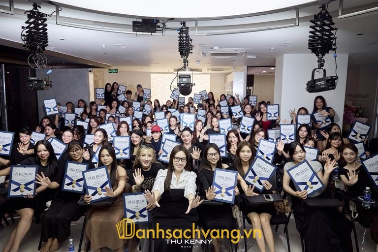 Thu Kenny Make Up Academy - trang điểm cô dâu ở Hà Nội