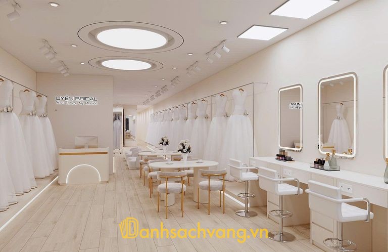 Uyên Bridal - makeup và váy cưới tại Cam Lâm Khánh Hòa