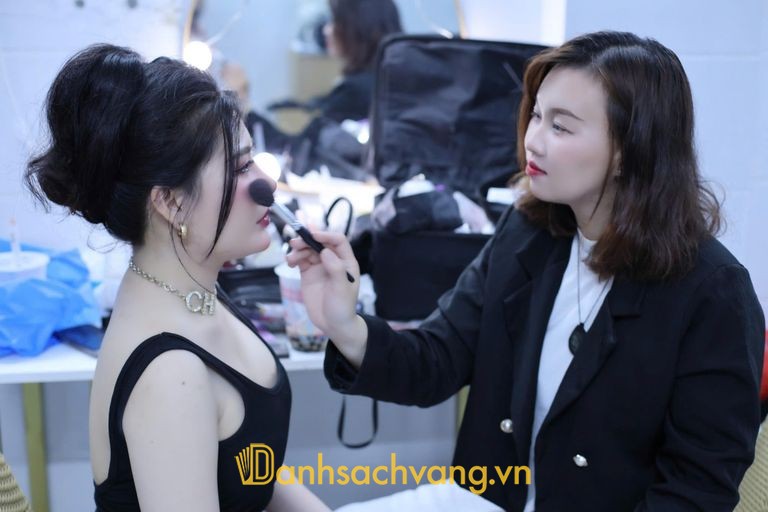 Jennis Châu Makeup - trang điểm cô dâu tại nhà ở Hoa Lư Ninh Bình