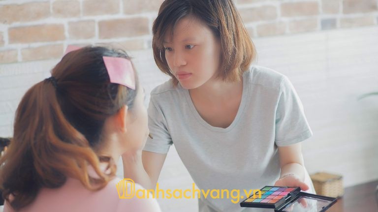 Hằng Nguyễn Makeup và Hairstyle tại TPHCM