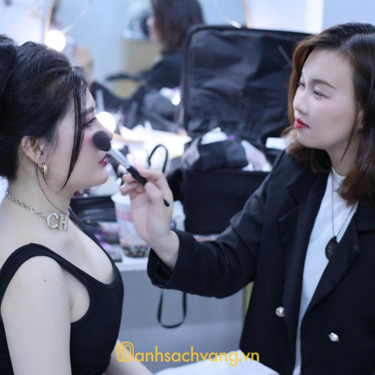 Jennis Châu Makeup trang điểm cô dâu tại nhà TPHCM